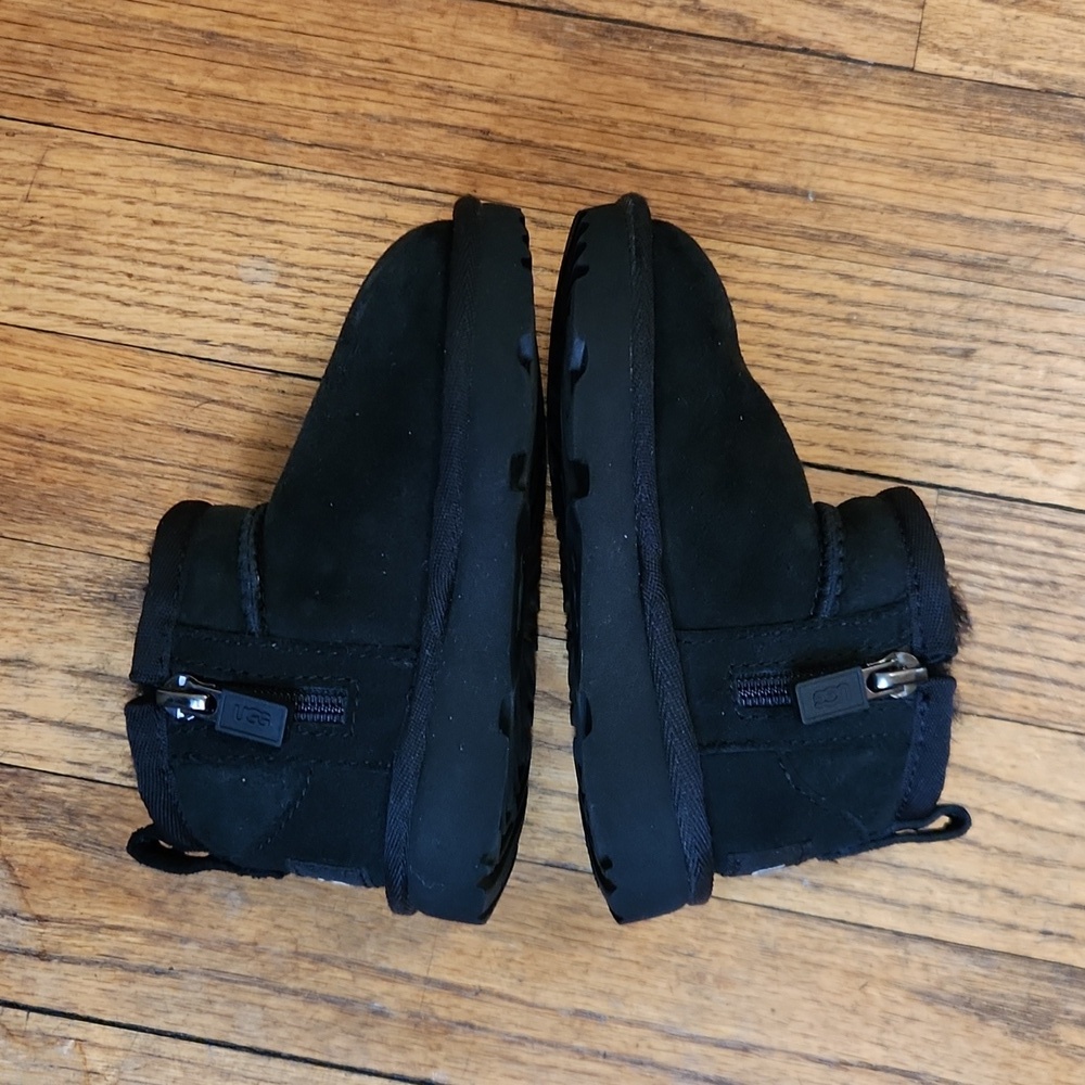 UGG Kids Toddler Classis Black Boots Size 6 - Picture 7 of 12